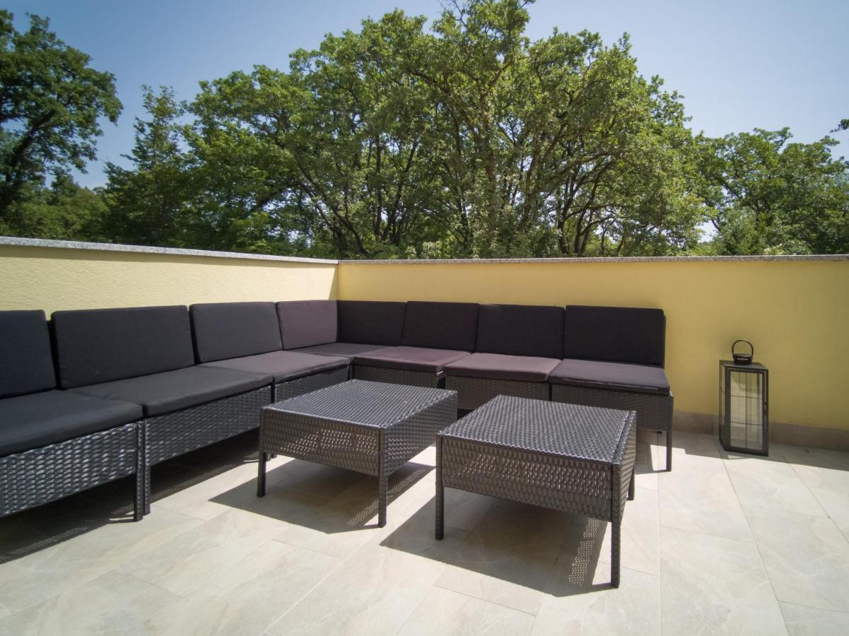 Holiday House Tos-Vila With Heated Pool Vrbnik Luaran gambar