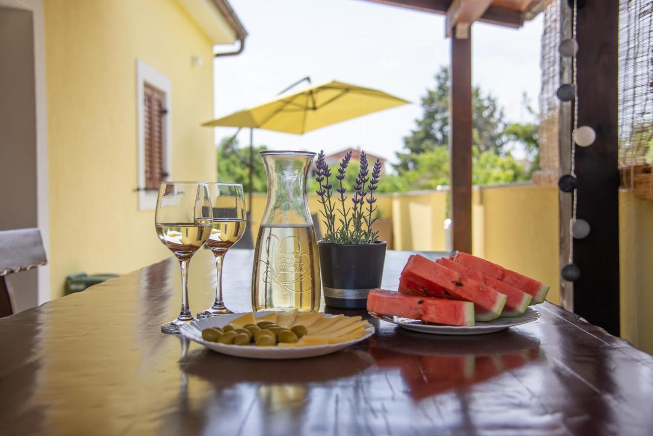Holiday House Tos-Vila With Heated Pool Vrbnik Luaran gambar