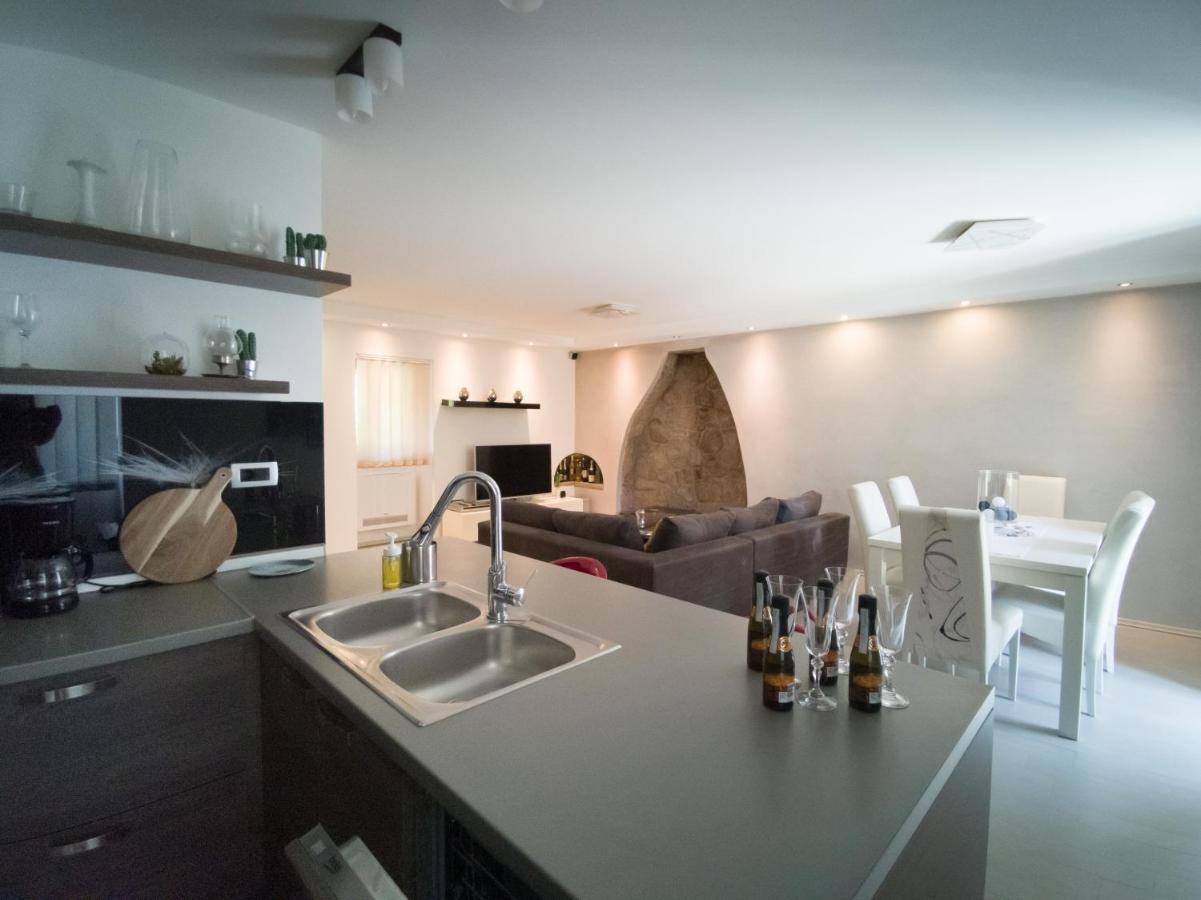 Holiday House Tos-Vila With Heated Pool Vrbnik Luaran gambar