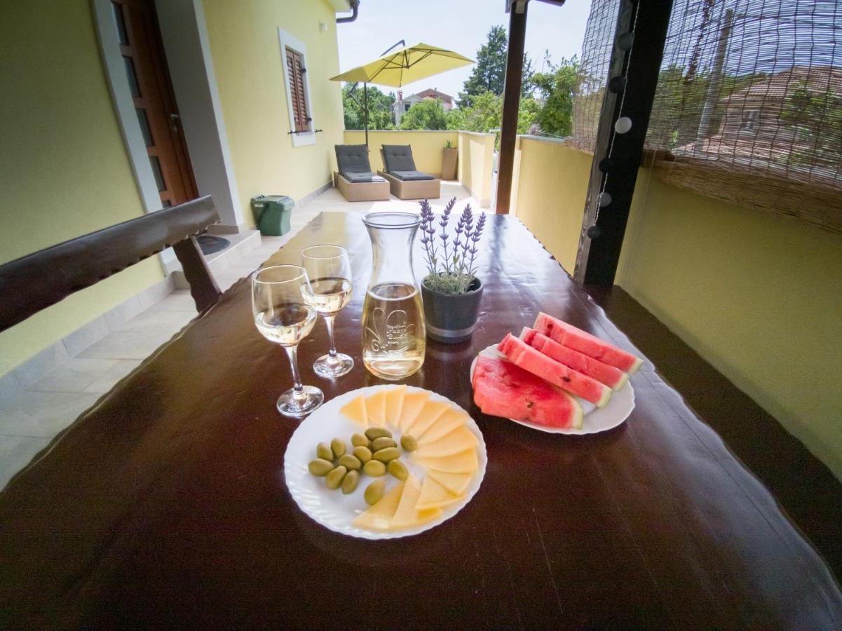 Holiday House Tos-Vila With Heated Pool Vrbnik Luaran gambar