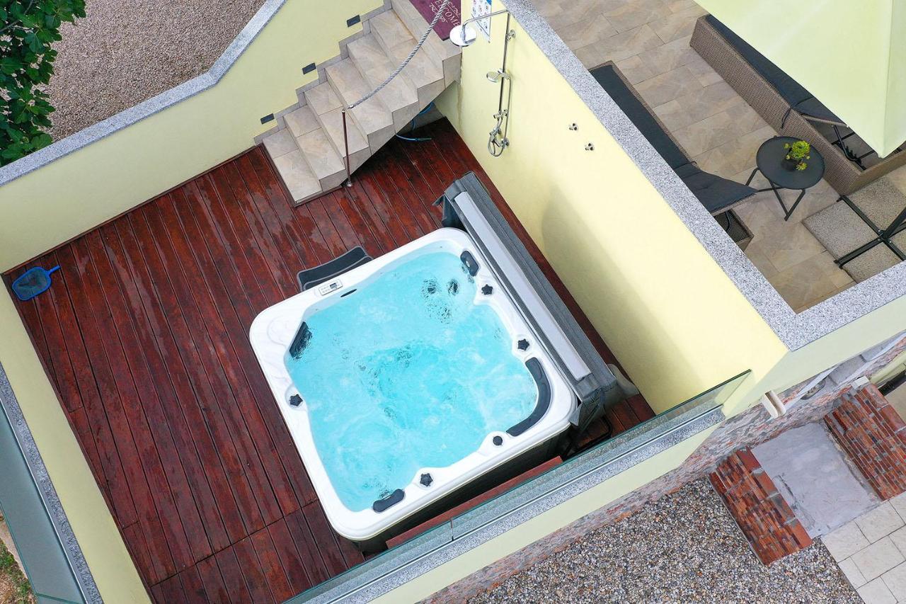 Holiday House Tos-Vila With Heated Pool Vrbnik Luaran gambar