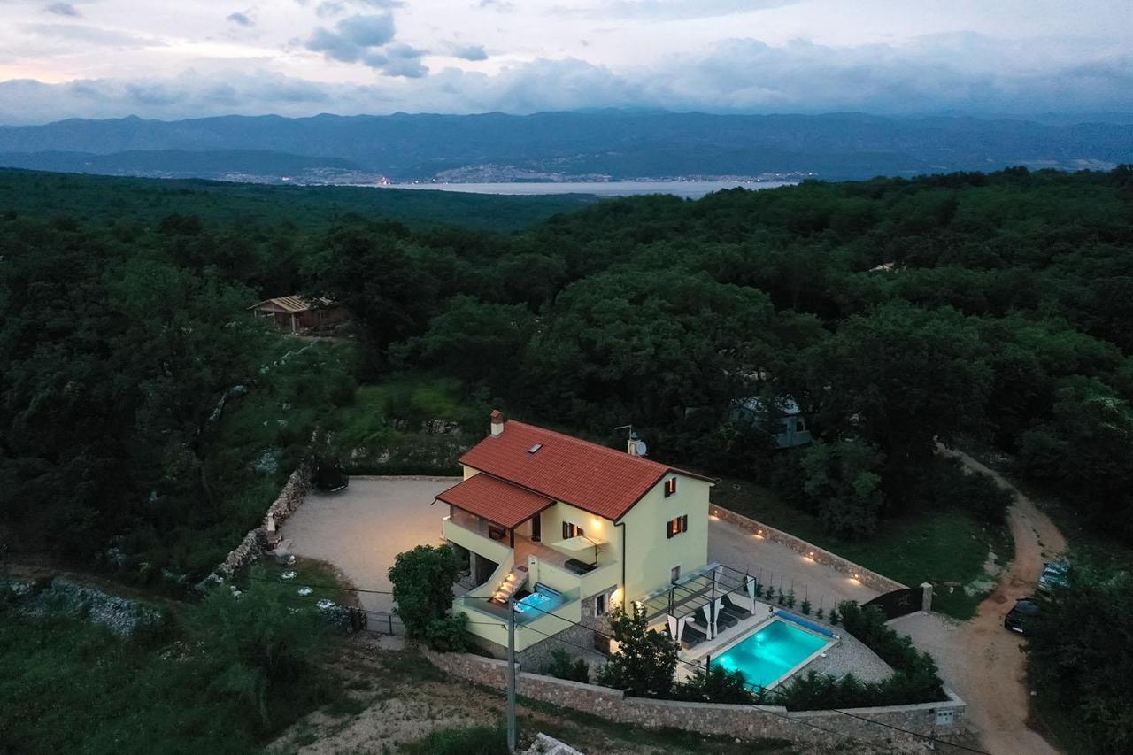 Holiday House Tos-Vila With Heated Pool Vrbnik Luaran gambar
